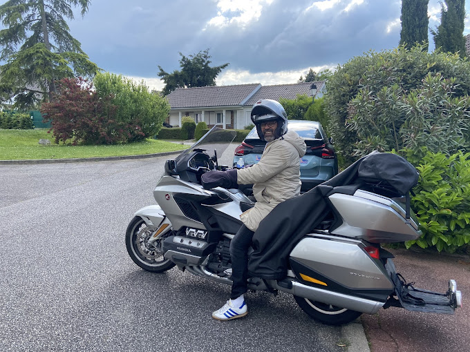 L'expert du Taxi Moto Parisien Khaled à bord de sa moto