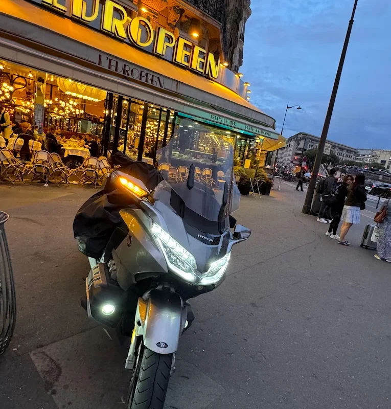 Comparatif : Taxi moto vs Métro / RER aux heures de pointe à Paris